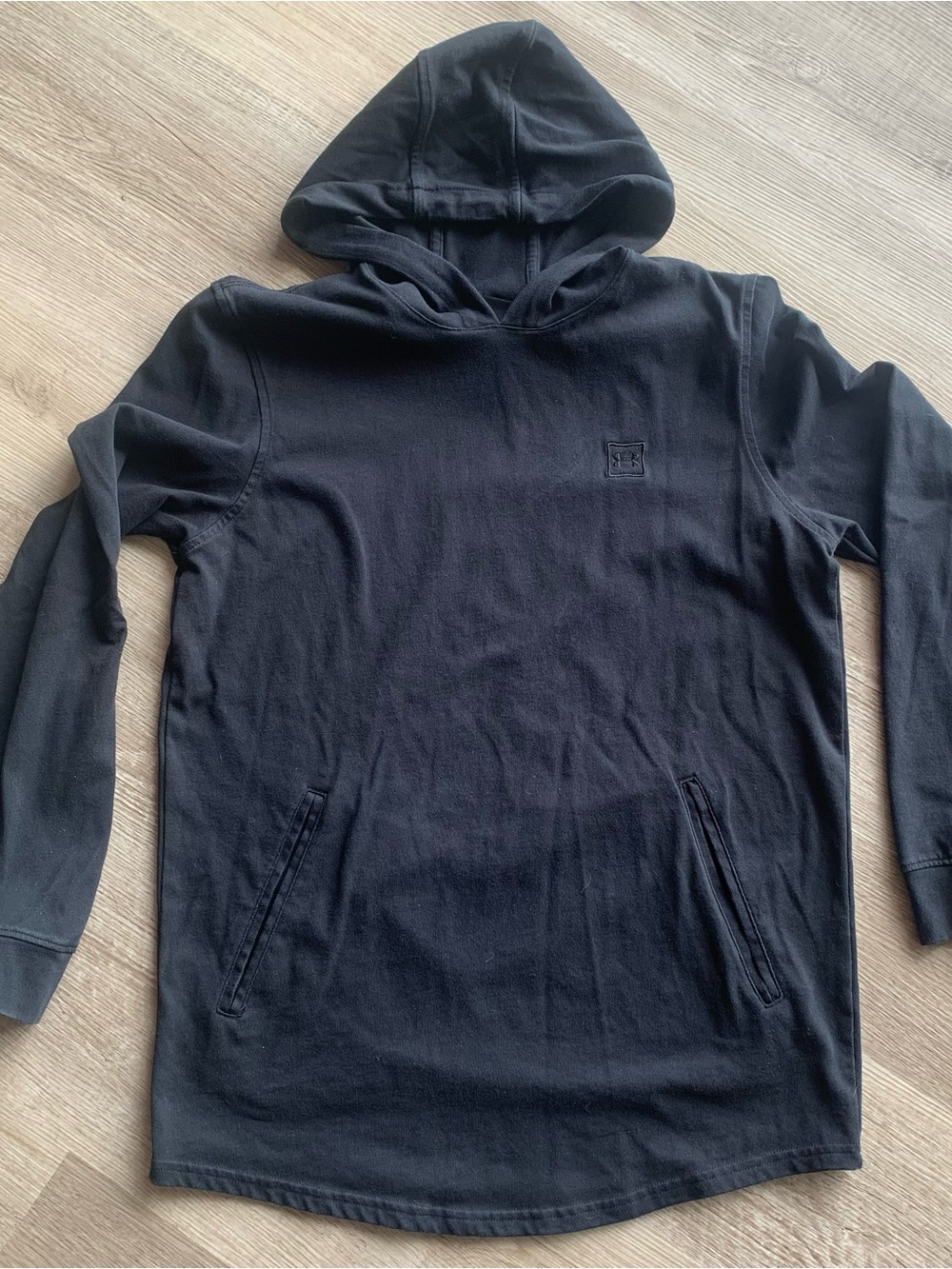 Black Under Armour Hooded Long-Sleeve Shirt Kangaroo Front Pocket 
SZ M